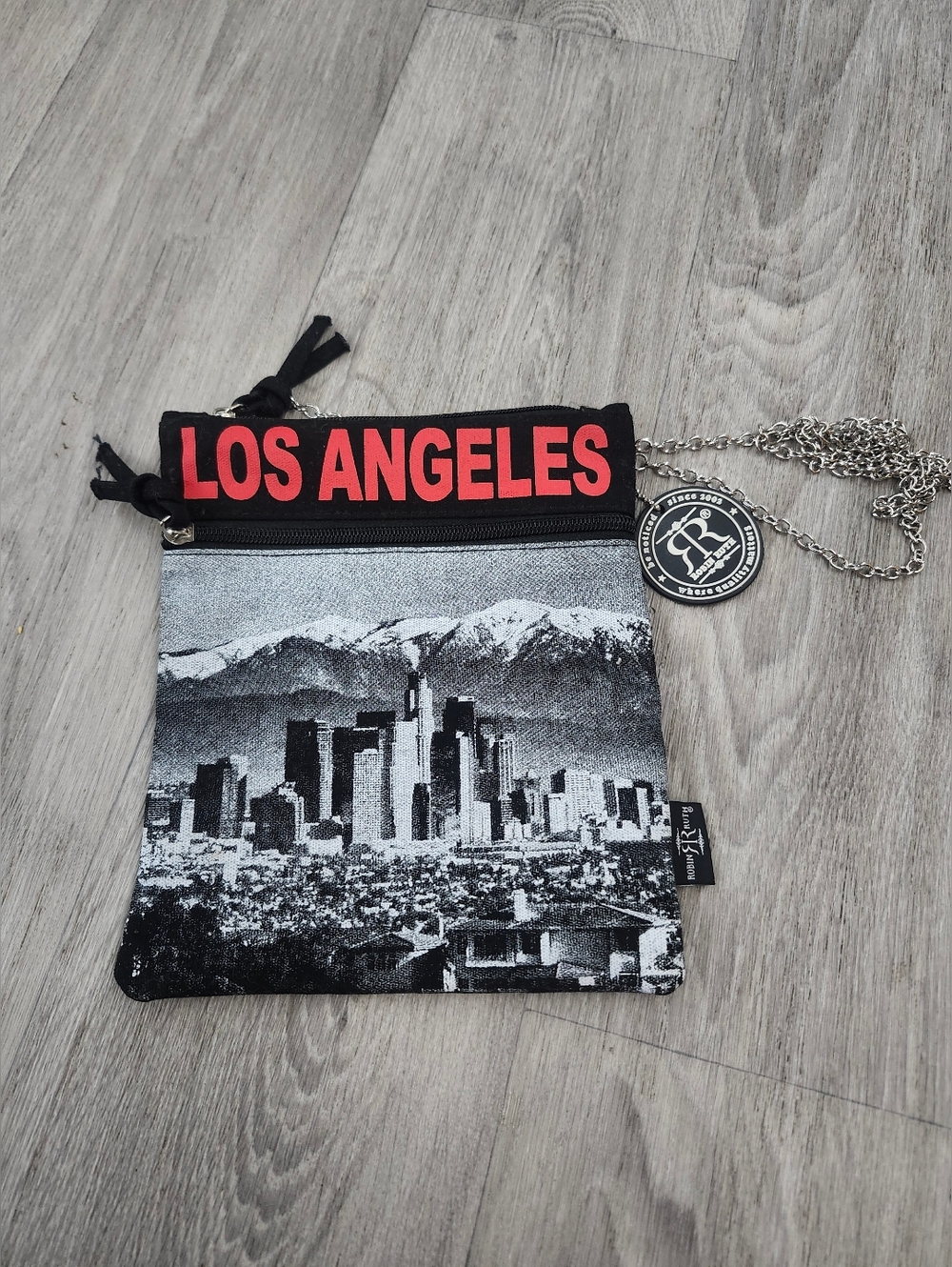 Robin Ruth Los Angeles Cityscape Neck Wallet Crossbody Bag Black BNWOT Travel